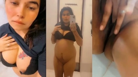 Big-ass girl’s English Aunty Sex Video fingers