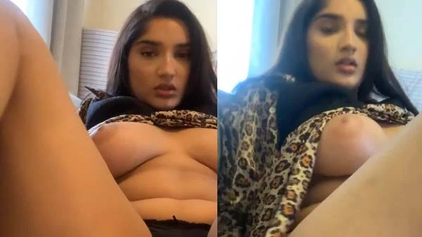 Flaunted Breasts in Saree XXX Video