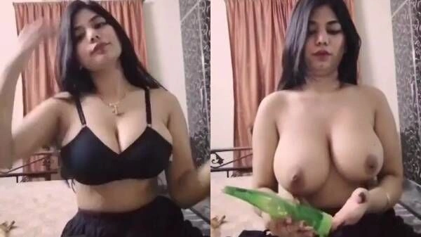 Girl stunning Aunty Uncle Sex boobs display