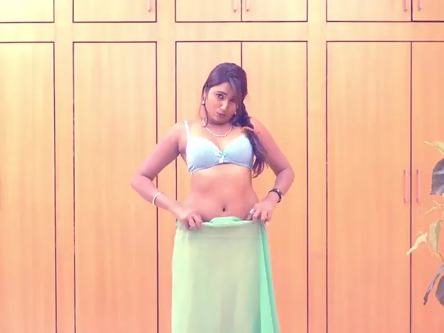 Hot Aunty Sex Swathi Naidu’s Naked Catwalk Showcase
