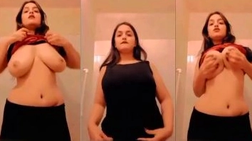 Nude Big Boob Girl Shows Off Wealth