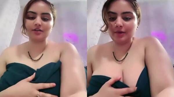 Pakistani Beauty’s Naughty Tease Video