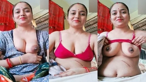 Showed Off Gorgeous Breasts in Aunty Sex Movie