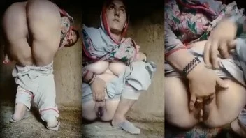 Showing Off Ass Pussy Breasts in Mallu Aunty Sex Videos