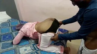 Slim Babe’s Pussy Fingered in Tamil XXX Brother Scene