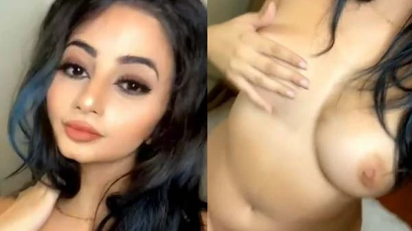 Young Lady Flaunting Breasts in Desi Aunty XXX Clip